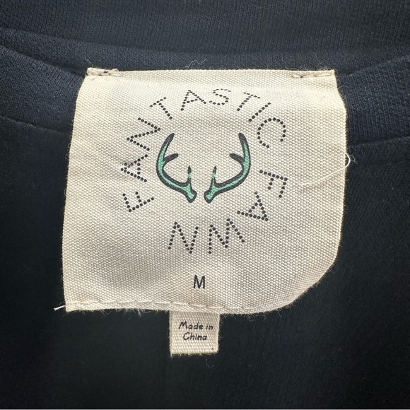 Fantastic Fawn Black Fringe Back Skull Sequin Edgy Graphic Print Top - Picture 5 of 5